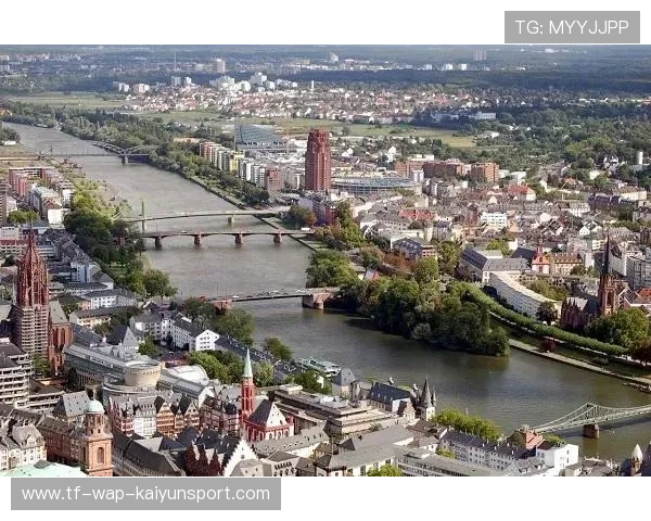 法兰克福将寻找一名兼顾构建与破坏的六号位 法兰克福将寻找一名兼顾构建与破坏的六号位