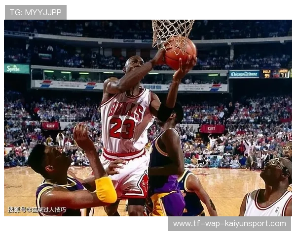 篮球场上的尴尬瞬间：球员抢到球却跑错方向的背后故事